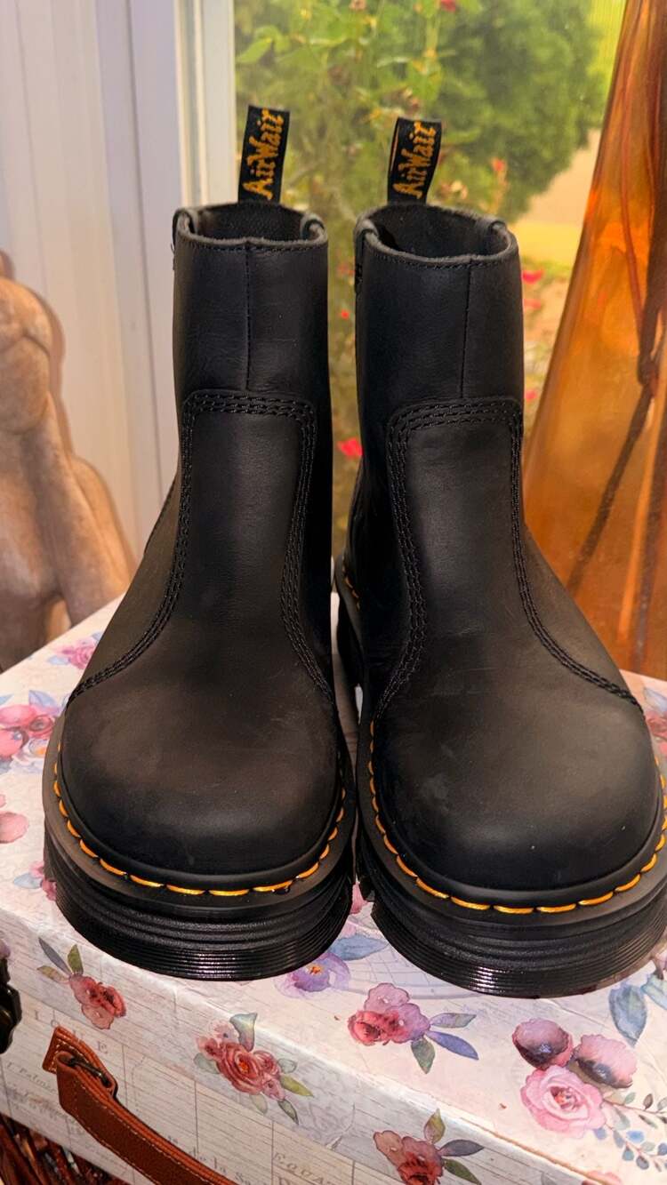 Brand New Dr. Martens Zebzag Rigger Platform Boots - Black Leather US W 10